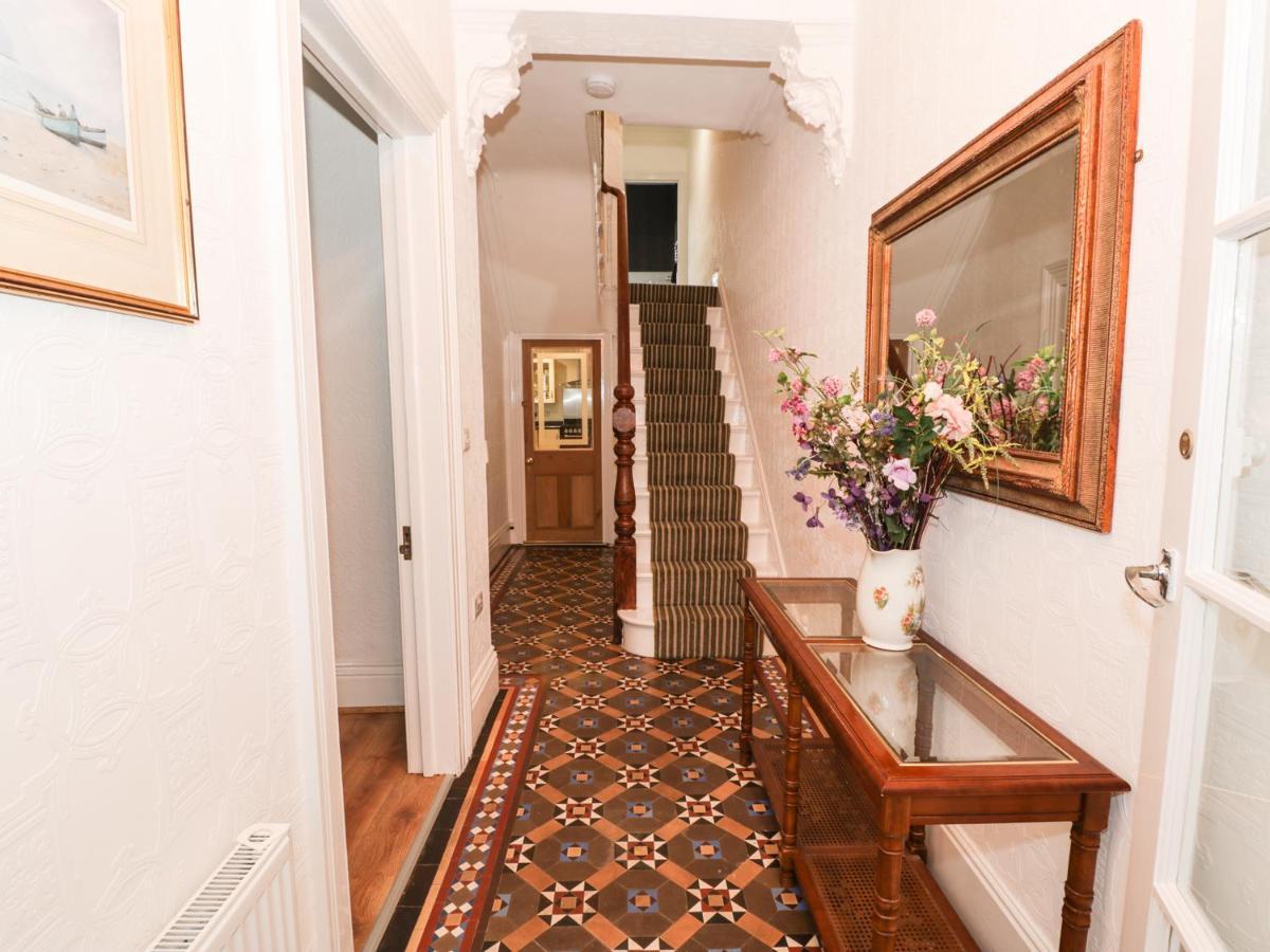 Abbeylands House Villa Llandudno Bagian luar foto