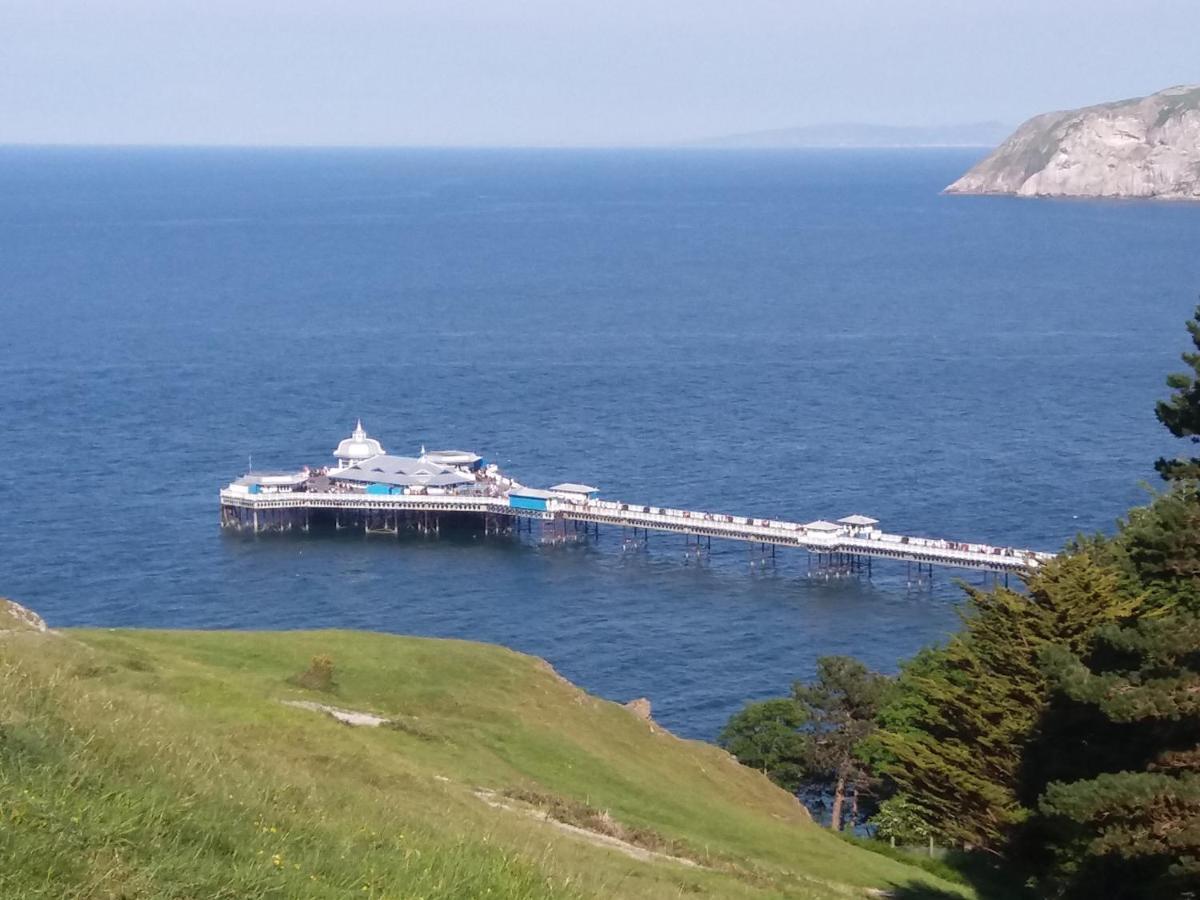 Abbeylands House Villa Llandudno Bagian luar foto